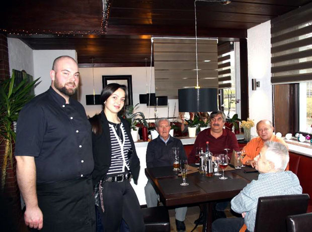 Кад Немац потпали српски роштиљ (ФОТО)